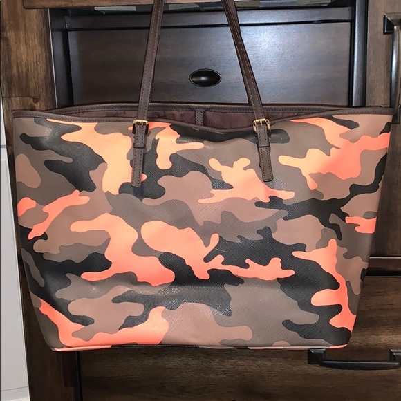 SOLD Michael Kors camouflage purse & wallet - Picture 5 of 7
